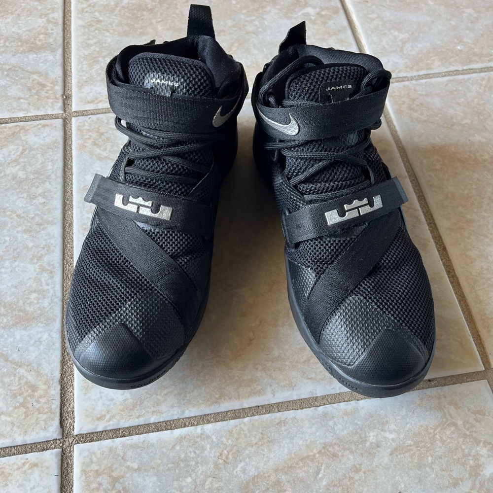 LeBron Soldier 9 boys 6.5Y